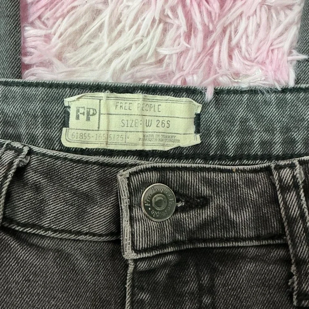 Free‎ People Distressed High Rise Straight Leg Jeans Black Wash Raw Hem 26S